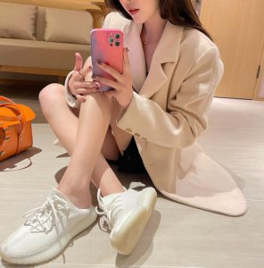椰子一定要买大一码吗 yeezy是耐克还是阿迪