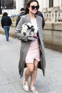 粉色裙子要配什么颜色鞋子 粉色裙子搭配什么上衣和鞋子？