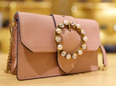 miumiu包包是什么档次 miumiu包包怎么样