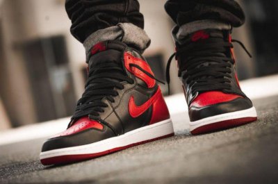 aj1脚感是不是特别硬 AJ1的脚感和普通板鞋是一样的吗