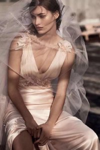 粉色衣服怎么穿搭好看 粉色衣服应该怎么搭配