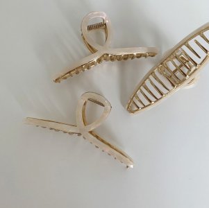 发夹子怎么夹头发 大发夹怎么夹头发