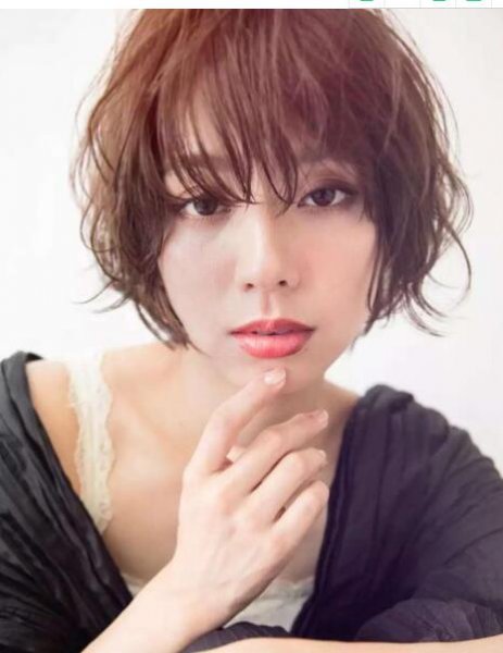 40岁女人留长发好还是短发好？