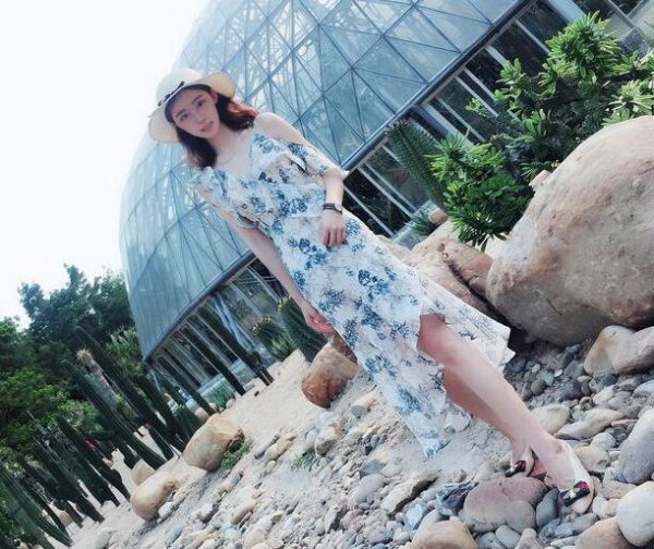 女的去海边度假穿什么衣服
