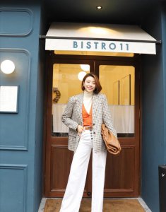 短发型穿什么衣服好看 短发女生适合穿什么衣服好看？