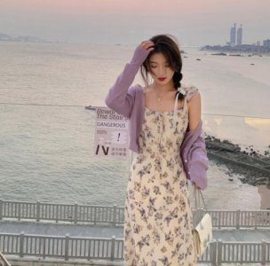 吊带连衣裙怎么配鞋子 吊带连衣裙搭什么外套