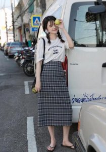 白色t恤怎样搭配 白t恤怎么搭配好看漂亮女？