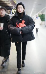 小黑裤搭配什么衣服 小黑裤搭配什么上衣和鞋子？