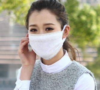 戴口罩怎么防止蹭掉妆 如何戴口罩不掉妆