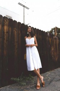 25岁女生应该穿什么衣服 25岁女生适合穿什么裙子？