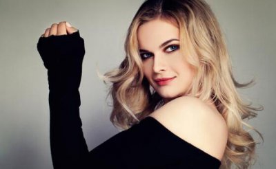 肩宽女生穿什么衣服好看 肩宽的女生如何穿衣服好看？