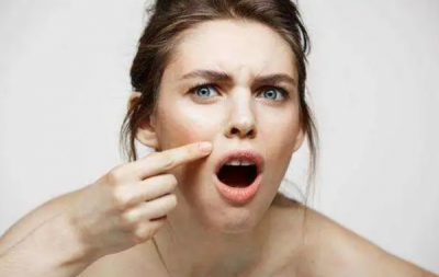 脸上肤质粗糙卡粉怎么办 脸上肤质粗糙卡粉的改善方法