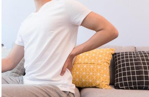 腰椎引起腿疼怎么办？这些方法和氨糖软骨素助摆脱困扰