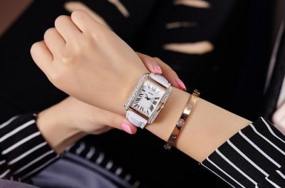 女士手表带哪个手腕 戴在左手是理想的化身