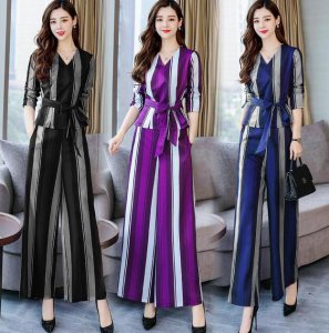 细条纹衣服怎么搭配 条纹衣服怎么搭配图片