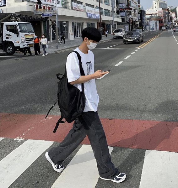 男生初夏日常出街穿搭