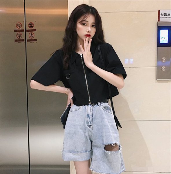 黑色衬衫搭配什么裤子