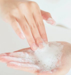 欧莱雅L&#039;oreal男士洗面奶女士能用吗 男士洗面奶使用方法