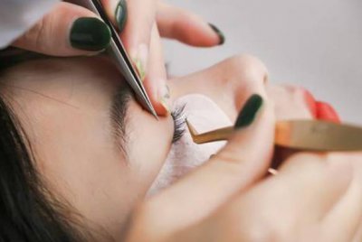 做一个美睫需要几个小时 嫁接睫毛技术安全吗