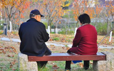 为什么不建议老年异性互发早安 为何老年人之间不适宜互发早安信息？