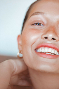 反复长痘长闭口怎么办 痘痘闭口的解决秘诀