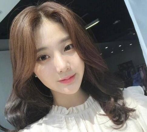 额头窄适合什么发型女？