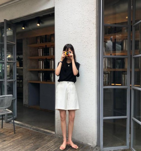 黑色短袖怎么搭配裤子