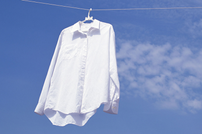 衣服染色怎么洗掉妙招 白色衣服发黄怎么洗白小妙招