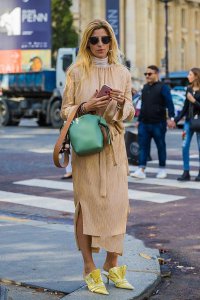 穆勒鞋什么颜色好看 穆勒鞋怎么搭配好看？