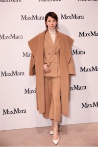 40岁女人衣服搭配秋天 40岁女人秋冬穿什么衣服好看？