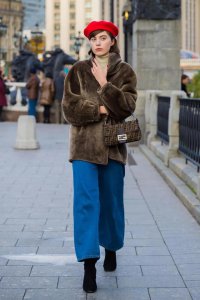 女人出门带什么包比较好？ 女生出门背什么包好看又方便