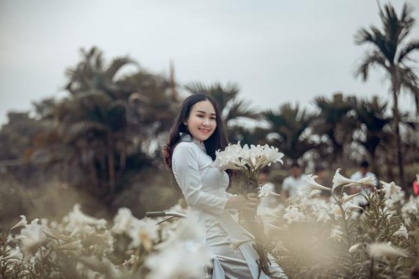 男人暗恋的眼神和表现