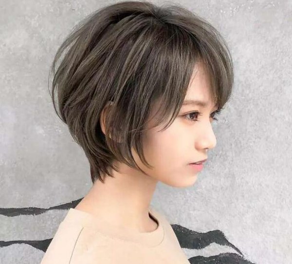 女生短发不染发好看吗？