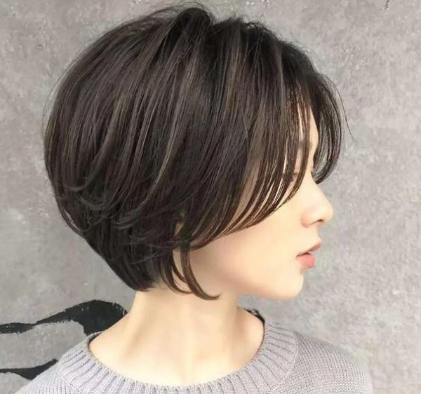 女生短发不染发好看吗？