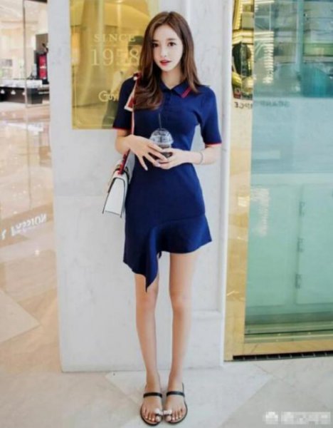 深蓝色polo裙搭配什么鞋子