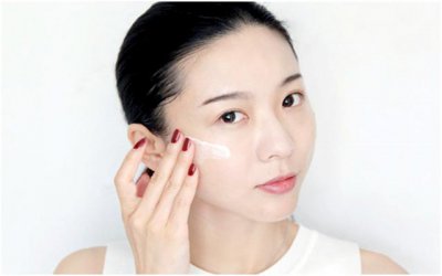 眼霜的正确使用时间和方法 眼霜的正确使用方法是怎样的