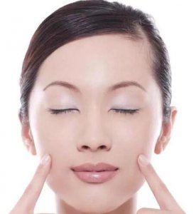 脸出油太多怎么办 脸上出油很多怎么办小窍门