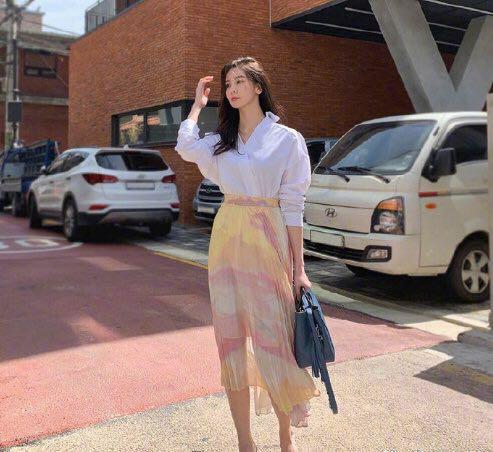 夏天怎么穿搭配好看女生？