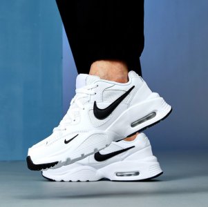 nike鞋子有折痕怎么办 运动鞋怎么挑选