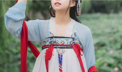 汉服怎么穿齐腰襦裙 一片式齐胸襦裙怎么穿
