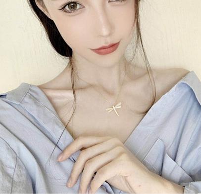 现在女人流行带什么样的项链？