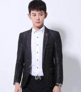 矮个子女生穿西服怎么选择 个子矮的男生穿西服注意事项