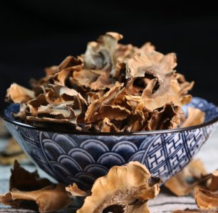 核桃皮可以染发吗 核桃皮染手上的颜色怎么去掉
