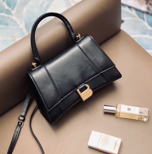 开边珠牛皮是什么意思 开边珠牛皮怕水吗