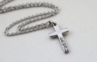 带十字架项链的禁忌 佩戴十字架项链有什么特殊含义?