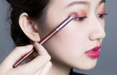 一周化妆几次不伤皮肤 怎样化妆不伤皮肤