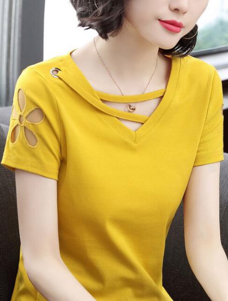 黄颜色衣服显白还是黑？