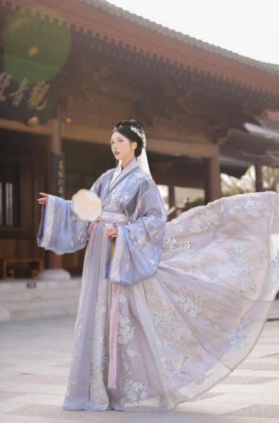 这款汉服美绝必入！繁韶甘泉宫系列重磅压轴—千山暮雪