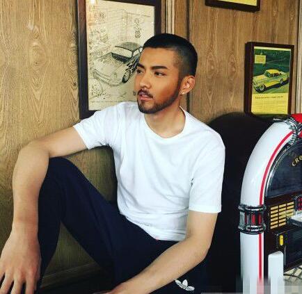 男生有络腮胡怎么穿衣服