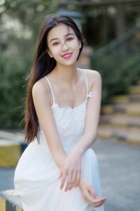 胸小穿什么衣服好看夏天？ 胸小夏天穿什么衣服有气质